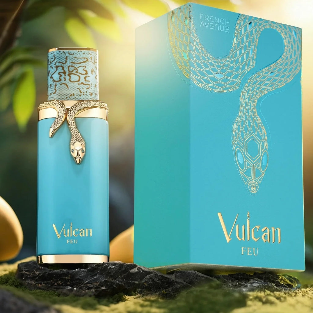 French Avenue Vulcan Fue herrparfym i ljusblå flaska med ormdesign och matchande förpackning