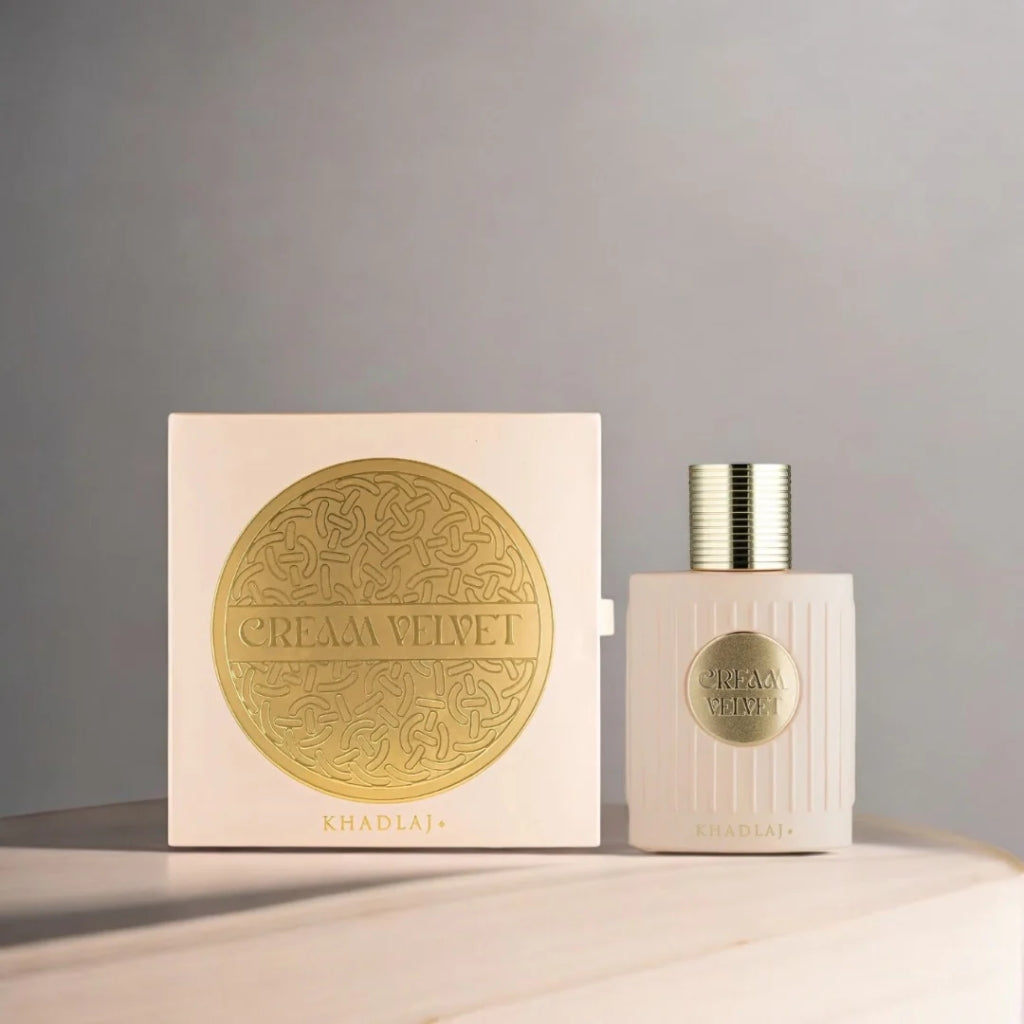 Damparfym Khadlaj Creme Velvet med elegant vit och guld förpackning från Giardini di Toscana Bianco Latte tolkning