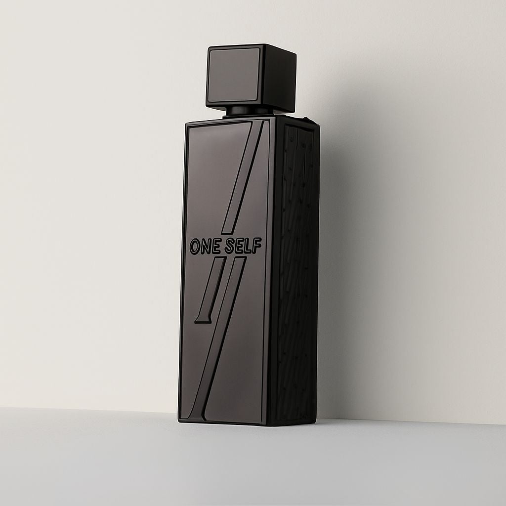 Herrparfym Tolkning av YSL MYSLF i svart flaska med text Fragrance World One Self