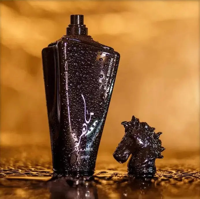 Maahir Black 100ml edp i elegant flaska med hästhuvud, perfekt herrparfym för alla tillfällen