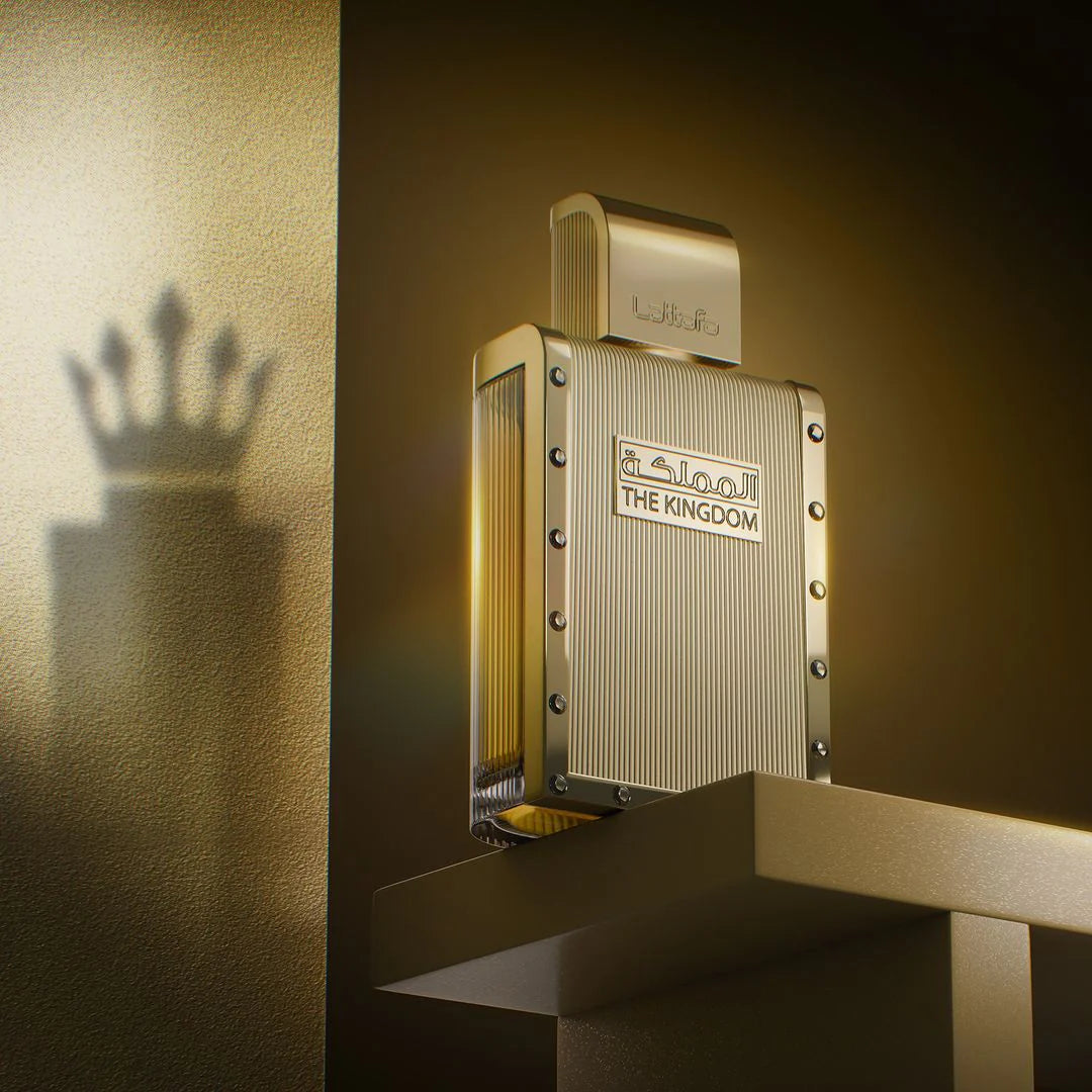 Tolkning av JPG Le Male Elixir herrparfym i en elegant flaska med texten The Kingdom