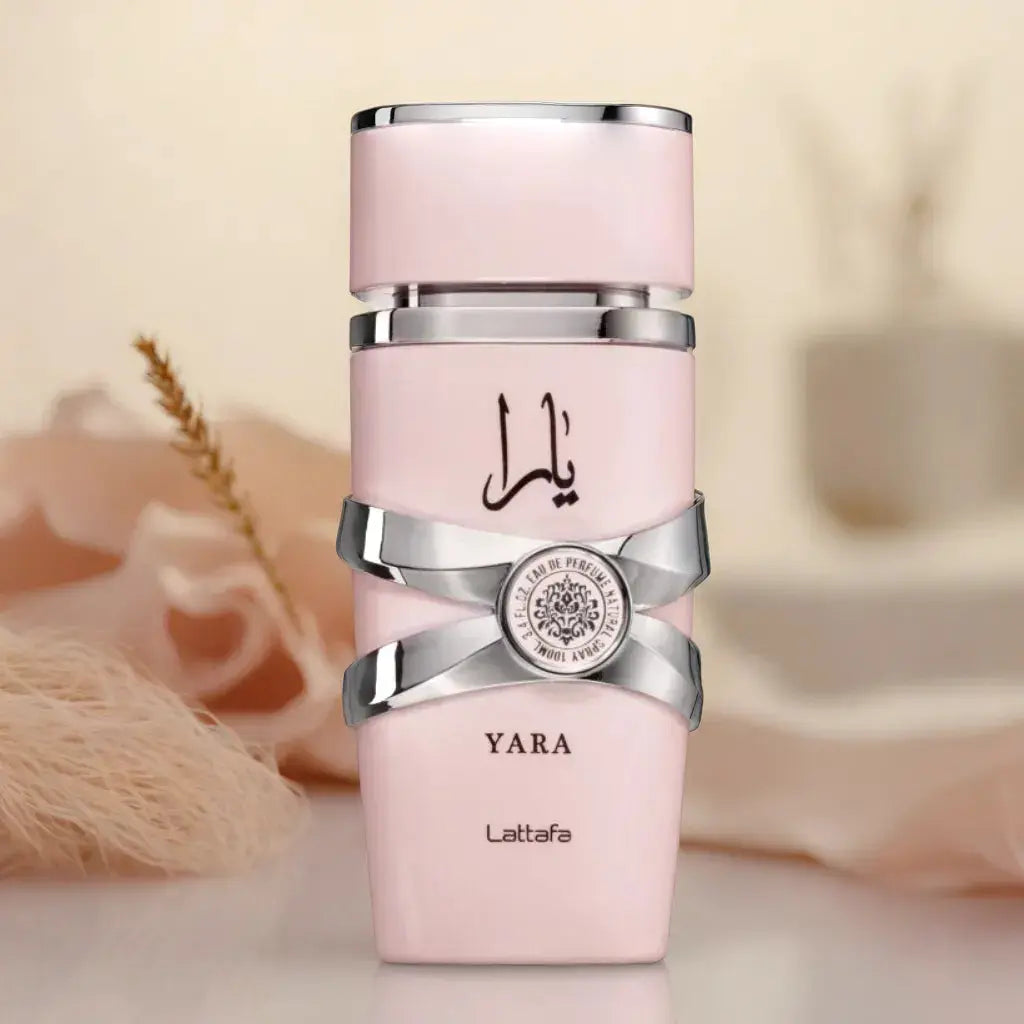Lattafa Yara damparfym i rosa flaska med elegant design och silverdetaljer
