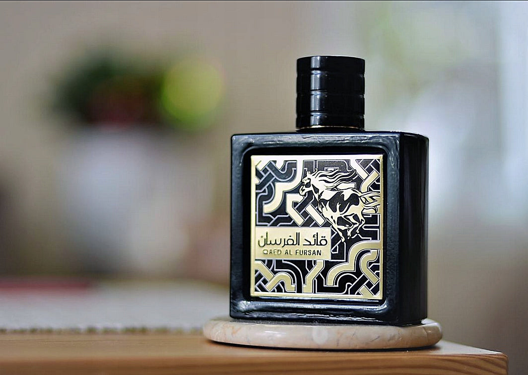 Nishane Hacivat herrparfymflaska med design och texten Qaed Al Fursan