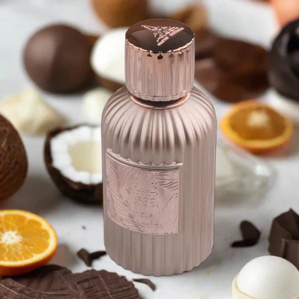 Damparfym Qissa Delicious i elegant flaska omgiven av choklad och frukter