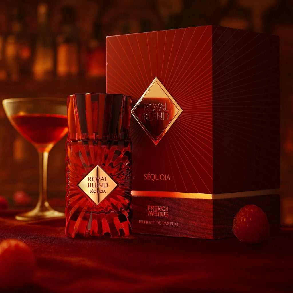 Royal Blend Sequoia herrparfym i röd glasflaska med elegant röd förpackning och cocktail i bakgrunden