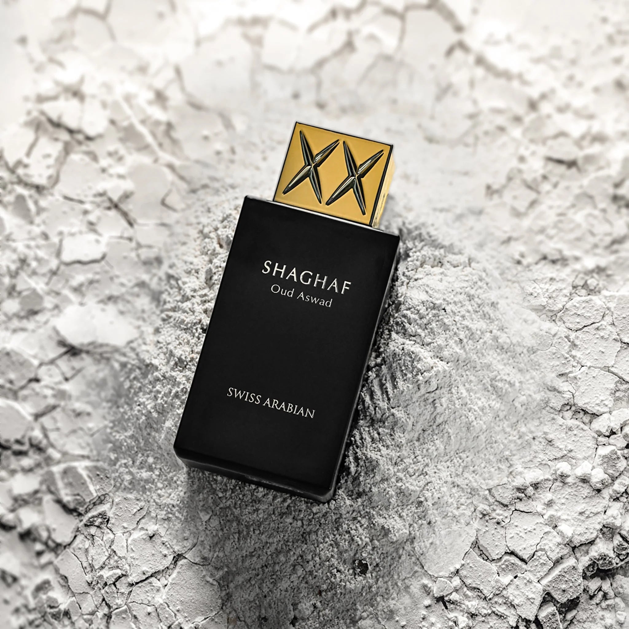 Unisex Swiss Arabian Shaghaf Oud Aswad parfymflaska med elegant svart design och gyllene lock