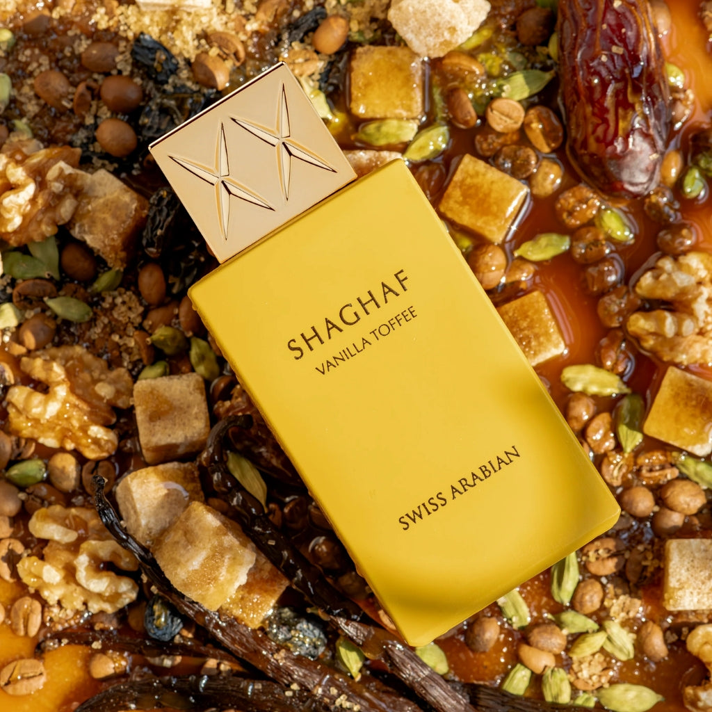 Swiss Arabian Shaghaf Vanilla Toffee damparfym i gult paket omgiven av söta ingredienser