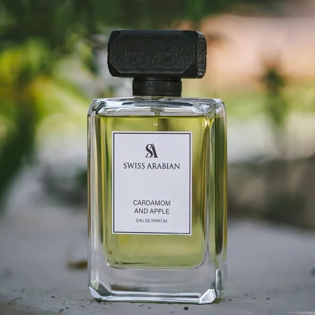 Unisex parfym Swiss Arabian Cardamom And Apple i elegant glasflaska från Tolkning av Armani Code Profumo